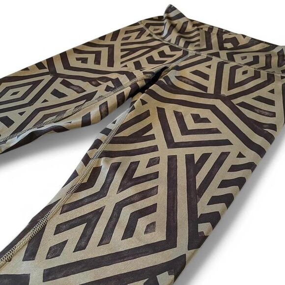 Lululemon geometric print Women’s Black khaki leggings size 6 - Picture 3 of 4